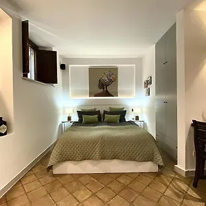 https://casa-siculi.taorminaitalyhotels.com